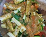 Foto del passaggio 5 della ricetta Pomodori ripieni di riso aromatizzato alle erbe