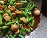 Foto langkah ke 4 dari resep Tumis buncis bakso kecap.