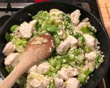 A picture of step 4 of Chicken, mushroom & leek risotto.