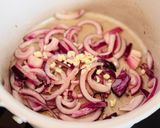 Une image de l'étape 3 de Filet d’églefin cuit à la vapeur, nappé d’une sauce à la crème, accompagné de riz au curcuma.