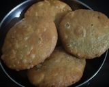 खस्ता कचौड़ी और आलू की सब्जी (khasta kachodi aur aloo ki sabzi recipe in Hindi) रेसिपी चरण 2 फोटो