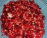 A picture of step 5 of Pomegranate juice.