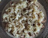 Gambar langkah 2 resipi Mushroom Tortilla Pizza.