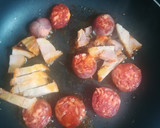 Foto del paso 5 de la receta: Huevos a la flamenca con chorizo y chicharrones