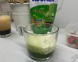 Foto langkah ke 3 dari resep Strawberry matcha latte.
