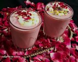A picture of step 2 of Gulkand Milkshake.