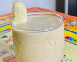 A picture of step 4 of Banana milkshake.