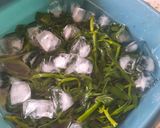 Hình bước làm 1 của món Nộm rau muống