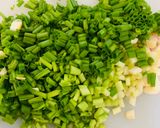 Hình bước làm 6 của món Vào bếp cùng con: Taco tôm với tortilla từ bột mì và sốt salsa xoài