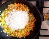 Foto del paso 2 de la receta: Camarones & almejas al arroz con azafrán