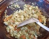 Foto langkah ke 2 dari resep Nasi goreng lumpia.