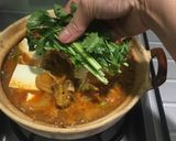 Foto langkah ke 4 dari resep Korean Kimchi Soup in Pot.
