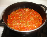 Foto del paso 2 de la receta: Empanada casera de tomate, atún y otros