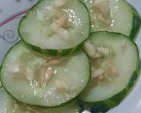 Foto del paso 2 de la receta: Carpaccio de pepinos con condimentos