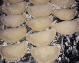 Foto del paso 4 de la receta: Empanadas de choclo o humita, frito!!!!