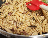 Foto del paso 4 de la receta: Espirales integrales con shitake, jamón y albahaca