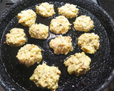 Foto del paso 5 de la receta: Buñuelos de coliflor y zanahorias sin gluten al horno