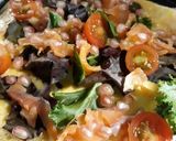 Foto del paso 4 de la receta: Tortilla abierta con salmón, granada y mermelada de guindilla