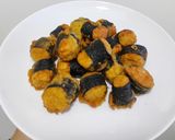 Foto langkah ke 10 dari resep Nori Chicken Roll.