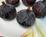 A picture of step 1 of Fresh figs smoothie.