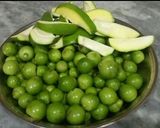 A picture of step 1 of Lasoory (gum berry) ka achar😋💚.