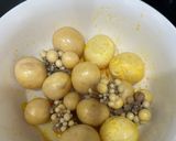 Hình bước làm 2 của món Trứng Gà Non Xào Bí Nụ