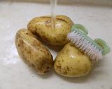 Foto del paso 1 de la receta: Papas achatadas gratinadas