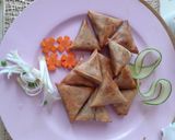A picture of step 3 of Chota samosa Qeema samosa.