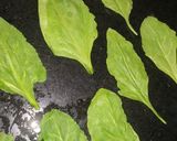 A picture of step 1 of Palak packed veg Maggi masala pulav.