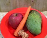 Foto langkah ke 1 dari resep Diet Juice Mango Carrot Apple Turmeric.