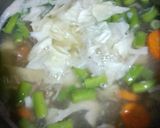 Foto langkah ke 3 dari resep Sayur Sop Sosis Telur Puyuh.