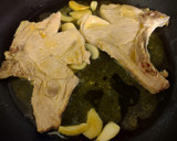 Foto del paso 2 de la receta: Chuletas de cerdo al ajillo con naranja y arroz tres delicias