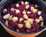 Foto del paso 1 de la receta: Repollo morado con manzanas (col, lombarda)