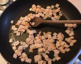 Sajtos-tejfölös-virslis rakott tészta recept fázis 2 fotója
