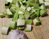 Foto del paso 1 de la receta: Calabacín al vino con ajo y perejil