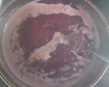 A picture of step 2 of Black currant and strawberry sauce.