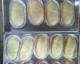 Foto langkah ke 6 dari resep Roti Manis isi coklat dan strawberry.