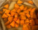 A picture of step 2 of Chè Chuối (Vietnamese Banana and Sweet Potato Coconut Dessert).
