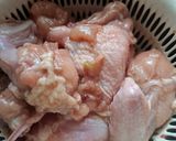 Foto langkah ke 2 dari resep Ayam Kukus Daun Pisang*.