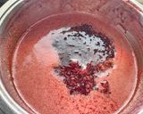 A picture of step 3 of Black Grapes Jam.