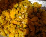 A picture of step 3 of Aloo ghobhi ki sabji.