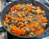 Une image de l'étape 25 de Veau mijoté aux légumes et citron confit.