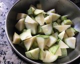 Foto del paso 1 de la receta: Ensalada de tomate y calabacín (zapallitos)