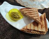 A picture of step 4 of Herbed cheese onion sandwich.