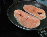 Foto del paso 3 de la receta: Salmón con salsa lactonesa, ideal para combinar y acompañar diversas recetas 🐟🥩🍗