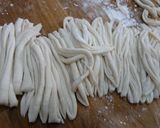 Hình bước làm 3 của món Tự làm sợi mì udon