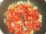 Salsa de tomates frescos y albahaca con pasta