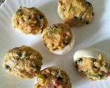 Foto del paso 4 de la receta: Huevos rellenos templados con cobertura de queso gratinado