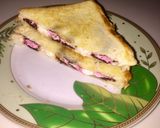 A picture of step 3 of Mashmallow sandwich.