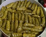 صورة لخطوة 9 من وصفة محشي ورق عنب بالفراخ في حلة واحدة